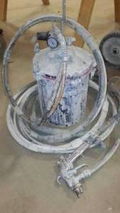 lot 1048 image: Large 2-Gallon Spray Gun.