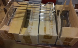 lot 517 image: Door Mount Metal Racks (4)
