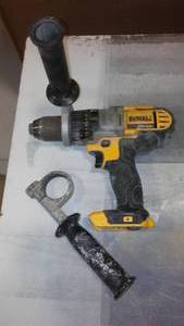 lot 620 image: DeWalt 20 Volt Max Drill.