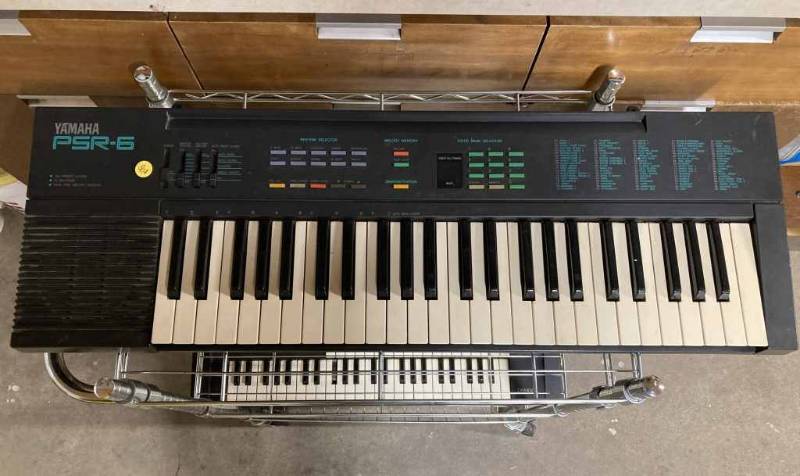 Yamaha PSR-6 Electric Keyboard - Does not have Electric Cord, was