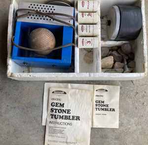 lot 32 image: Skilcraft Electric Gem Stone Tumbler with Manuals