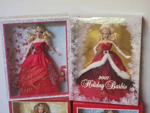 lot 90B image: Holiday Barbie (07,10,12,14)