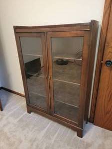 lot 7 image: Pennsylvania Styled Vintage Curio Case