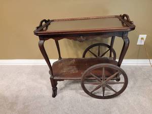 lot 69 image: Vintage English Tea Cart