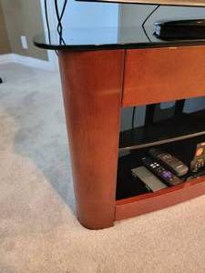 lot 101 image: Modern Contemporary Entertainment Stand