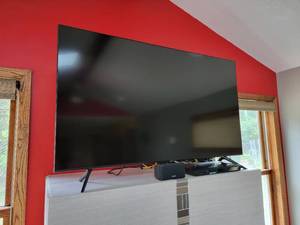 lot 20 image: 55 Inch Samsung Television