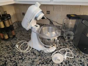 lot 125 image: White Kitchen Aid Stand Mixer