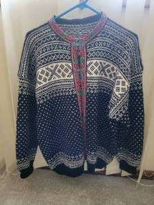lot 122 image: Norwegian Wool Knit Sweater - Blue and White