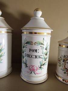 lot 150 image: AMAZING VINTAGE CERAMIC SPICE JARS