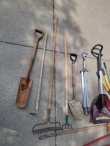 lot 200 image: Yard Warriors Autumn Tool Kit
