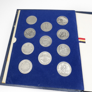 US Mint Bicentennial Americas First Medals 10 Pewter Medals (Complete Set) In Attractive Display Folder.