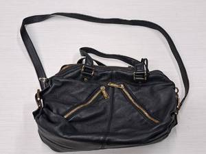 lot 142 image: Michael Kors Handbag