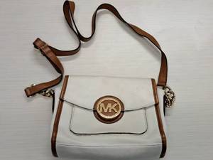 lot 126 image: Michael Kors Handbag