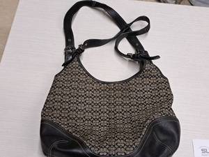 lot 161 image: Coach Leather Handbag