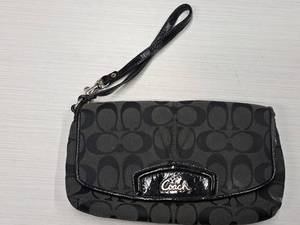 lot 187 image: Coach Handbag