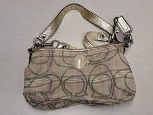 lot 174 image: Coach Handbag