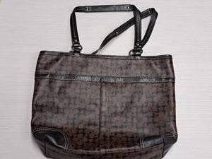 lot 168 image: Coach Handbag