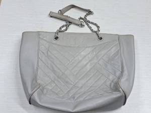 lot 220 image: Tory Burch Handbag