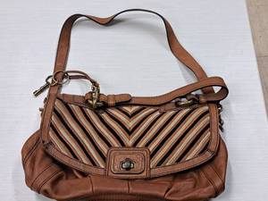lot 255 image: Fossil Fifty-Four Handcrafted Handbag