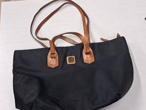 lot 246 image: Dooney & Bourke Handbag