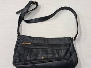 lot 241 image: Dooney & Bourke Handbag