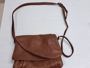 lot 239 image: Victoria Leather Co Handbag