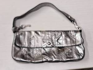 lot 249 image: Fossil Handcrafted Handbag