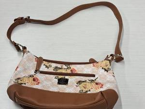lot 232 image: Stone Mountain Handbag