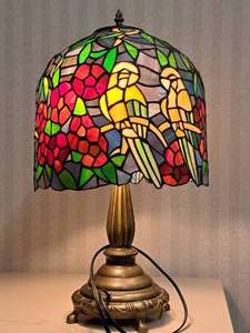 lot 120 image: Tiffany Style Table Lamp