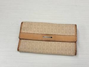 lot 277 image: Fossil Handcrafted Clutch