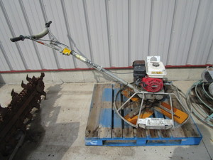 lot 4 image: M-B-W Walk Concrete Trowel