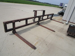 lot 5 image: Telehandler Forks