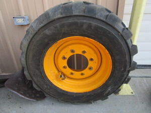 lot 139 image: Skidsteer Wheel & Tire
