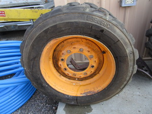 lot 140 image: Skidsteer Wheel & Tire