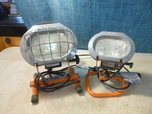 lot 24 image: 2 HDX Work Lights