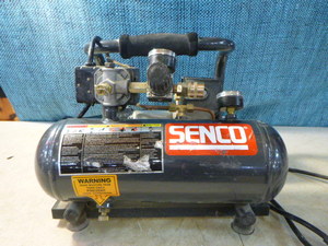 lot 27 image: Senco Air Compressor