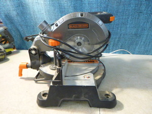 lot 41 image: Black & Decker 7 14 Compound Miter Saw