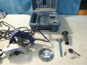 lot 84 image: Alpha Professional Tools Wet Saw