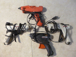 lot 98 image: 4 Hot Glue Guns