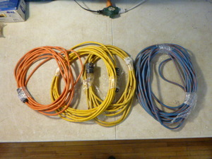 lot 100 image: 4 Extension Cords