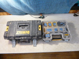 lot 103 image: 2 DeWalt Organizers