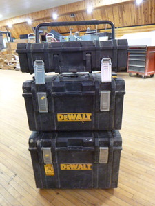 lot 106 image: DeWalt Rolling Workshop Tower