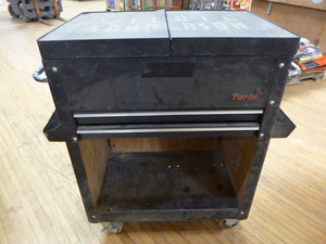 lot 123 image: Torin Rolling Tool Chest