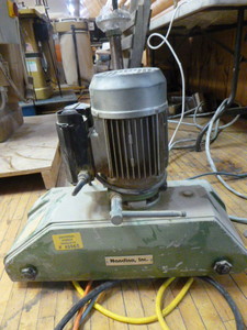 lot 168 image: Nandina Shaper Feeder