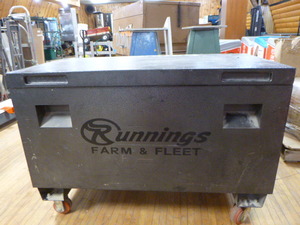 lot 9 image: Runnings ToolWork Chest