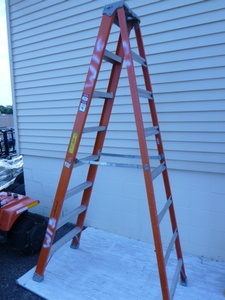 lot 195 image: Louisville 8 Foot Ladder