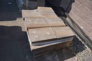 lot 3 image: Allan Block Harvest Classic Wall Block