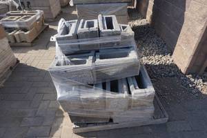 lot 8 image: Allan Block Classic Shadow Corner Units