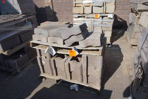 lot 12 image: Allen Block Fence Post Units In Autumn Color