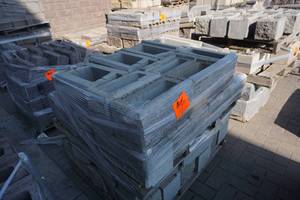 lot 18 image: Gray Allen Block Corner Units With 4 Classic Caps